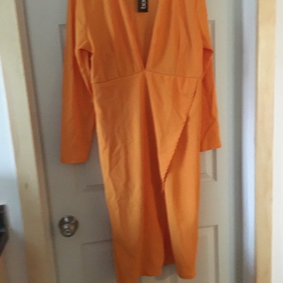 Boohoo Plunge Wrap Midi Dress 5/$25 - Picture 1 of 3